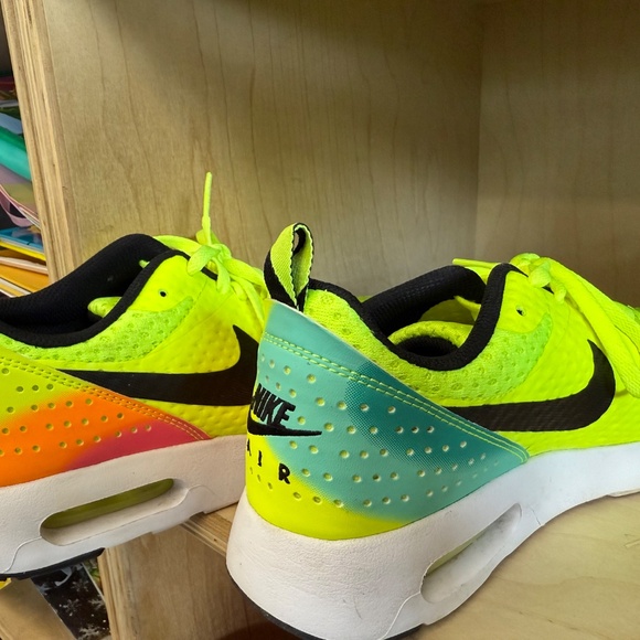 Nike shoes - Picture 2 of 6